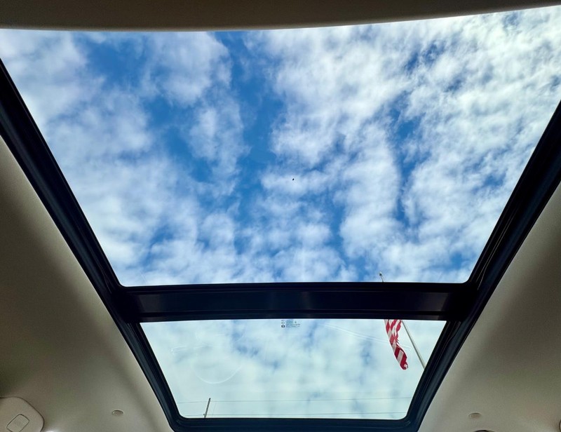 Cadillac XT5 Vehicle Full-screen Gallery Image 30