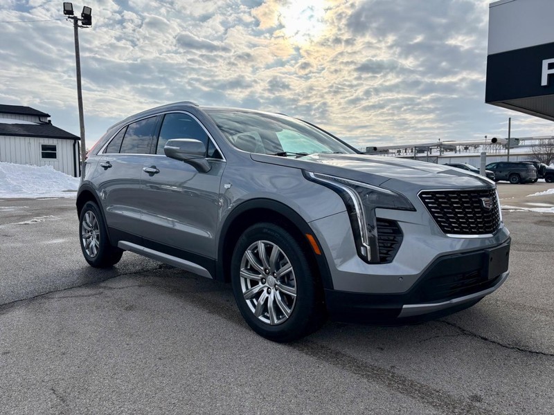 Cadillac XT4 Vehicle Full-screen Gallery Image 02