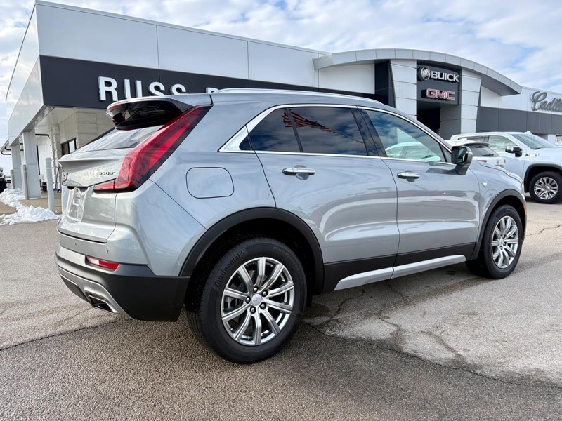 Cadillac XT4 Vehicle Full-screen Gallery Image 03