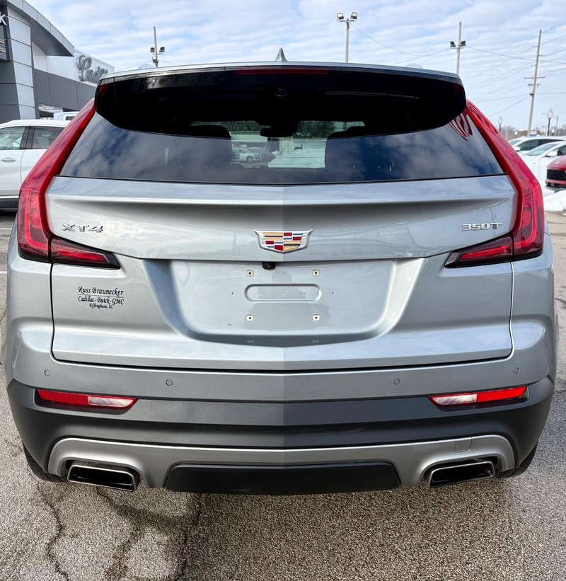 Cadillac XT4 Vehicle Full-screen Gallery Image 04