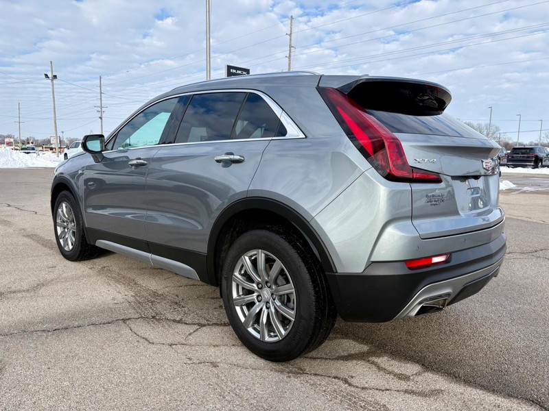 Cadillac XT4 Vehicle Full-screen Gallery Image 06