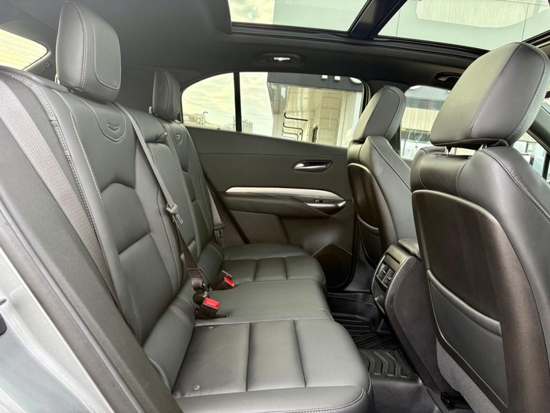 Cadillac XT4 Vehicle Full-screen Gallery Image 11
