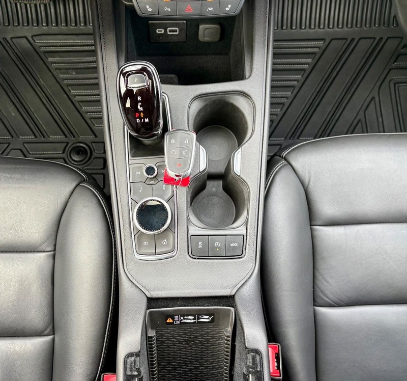 Cadillac XT4 Vehicle Full-screen Gallery Image 14