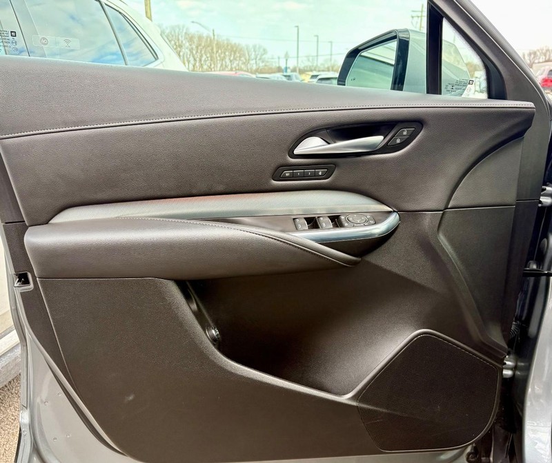 Cadillac XT4 Vehicle Full-screen Gallery Image 16