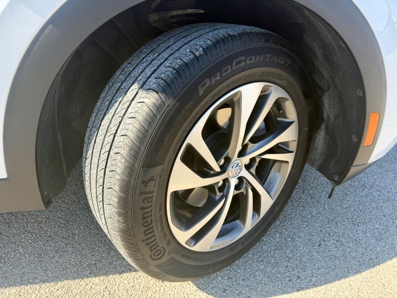 Buick Envision Vehicle Full-screen Gallery Image 10