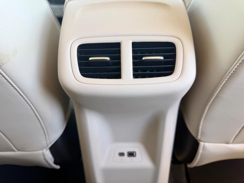 Buick Envision Vehicle Full-screen Gallery Image 12