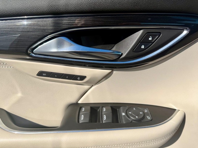 Buick Envision Vehicle Full-screen Gallery Image 26