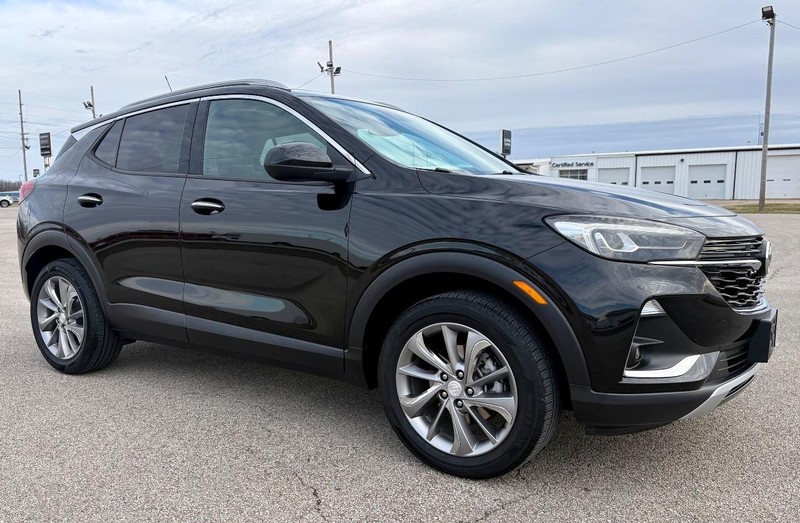 Buick Encore GX Vehicle Full-screen Gallery Image 02