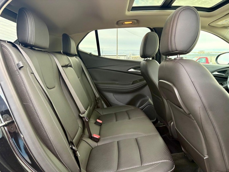Buick Encore GX Vehicle Full-screen Gallery Image 11