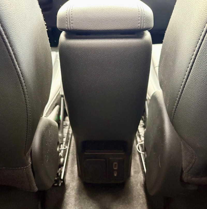 Buick Encore GX Vehicle Full-screen Gallery Image 12