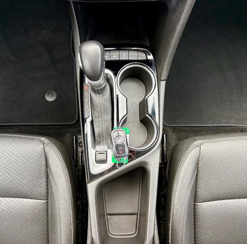 Buick Encore GX Vehicle Full-screen Gallery Image 14