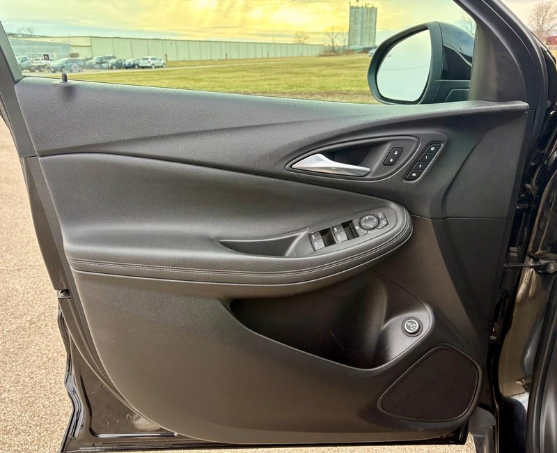 Buick Encore GX Vehicle Full-screen Gallery Image 16