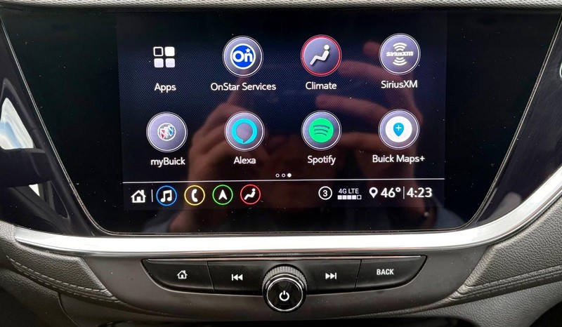 Buick Encore GX Vehicle Full-screen Gallery Image 24