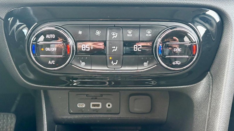 Buick Encore GX Vehicle Full-screen Gallery Image 27