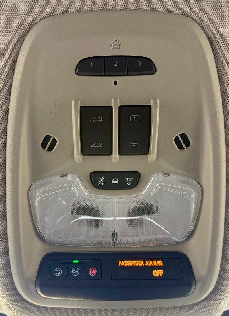 Buick Encore GX Vehicle Full-screen Gallery Image 30