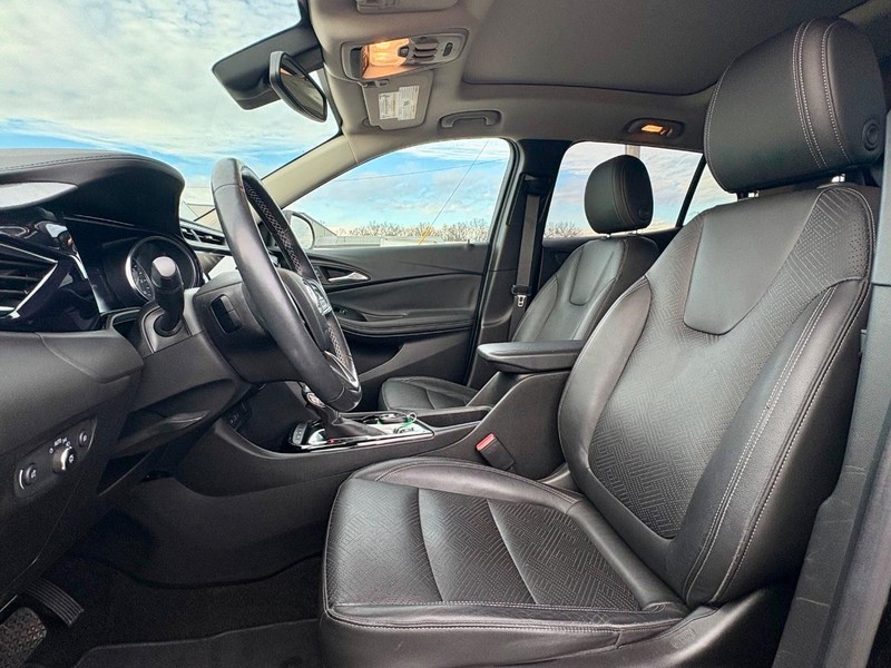 Buick Encore GX Vehicle Full-screen Gallery Image 31
