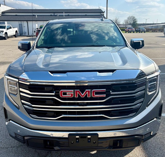 2024 GMC Sierra 1500 SLT thumbnail image 09