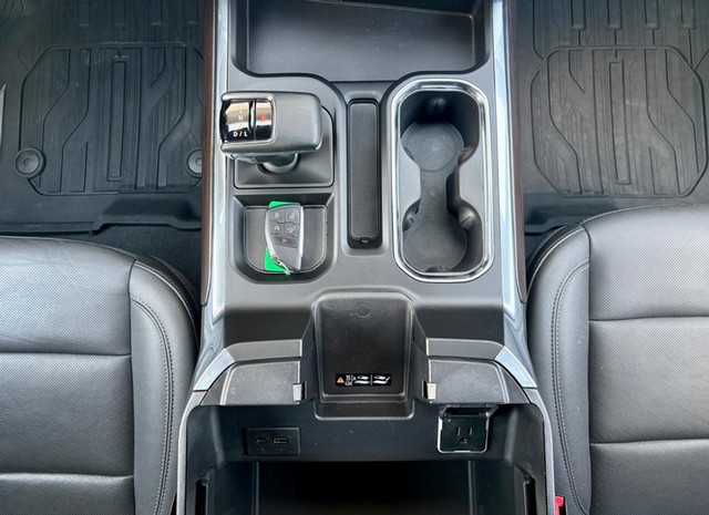 2024 GMC Sierra 1500 SLT thumbnail image 15