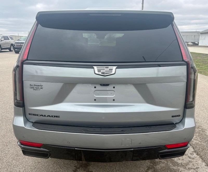 Cadillac Escalade ESV Vehicle Full-screen Gallery Image 04