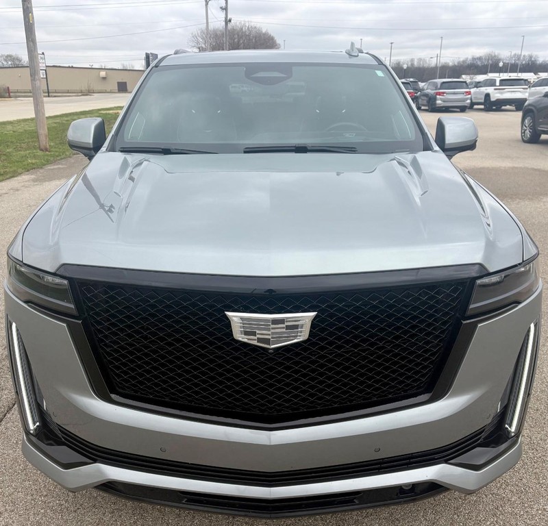 Cadillac Escalade ESV Vehicle Full-screen Gallery Image 10