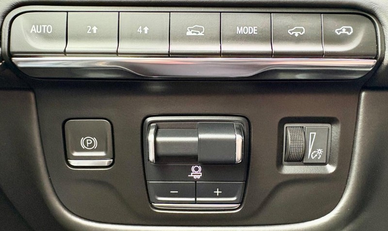 Cadillac Escalade ESV Vehicle Full-screen Gallery Image 23