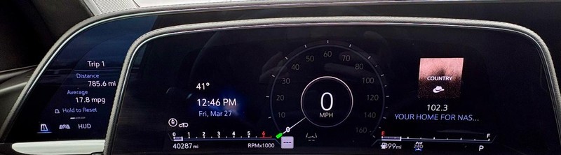 Cadillac Escalade ESV Vehicle Full-screen Gallery Image 28