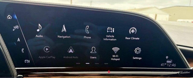 Cadillac Escalade ESV Vehicle Full-screen Gallery Image 29