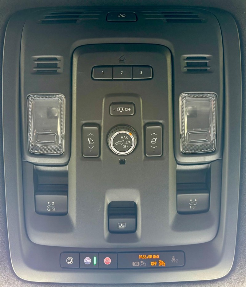 Cadillac Escalade ESV Vehicle Full-screen Gallery Image 34