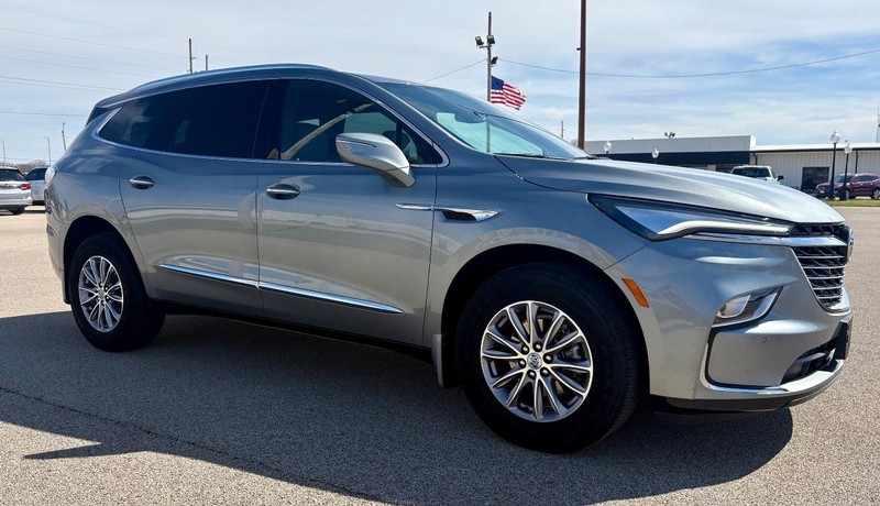 Buick Enclave Vehicle Full-screen Gallery Image 02