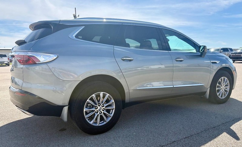 Buick Enclave Vehicle Full-screen Gallery Image 03