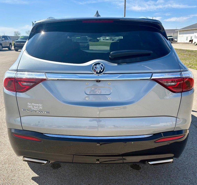 Buick Enclave Vehicle Full-screen Gallery Image 04