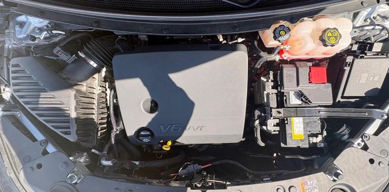 Buick Enclave Vehicle Full-screen Gallery Image 10