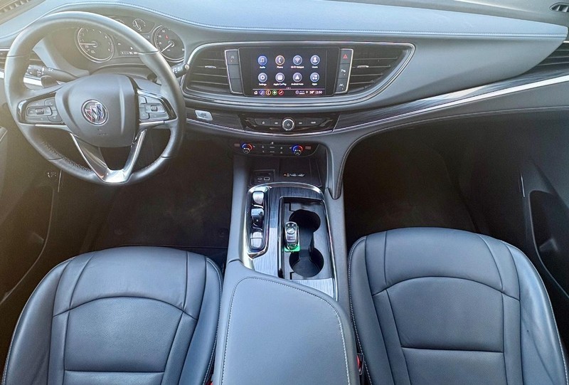 Buick Enclave Vehicle Full-screen Gallery Image 15