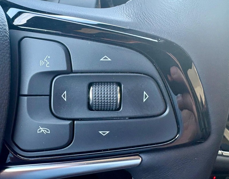 Buick Enclave Vehicle Full-screen Gallery Image 22