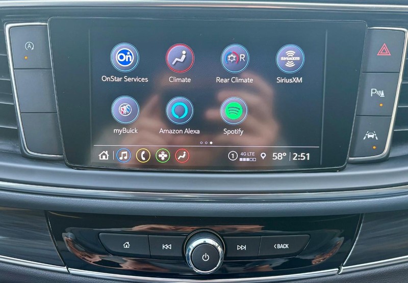 Buick Enclave Vehicle Full-screen Gallery Image 25