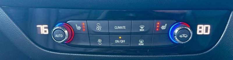 Buick Enclave Vehicle Full-screen Gallery Image 26