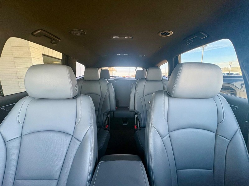 Buick Enclave Vehicle Full-screen Gallery Image 28