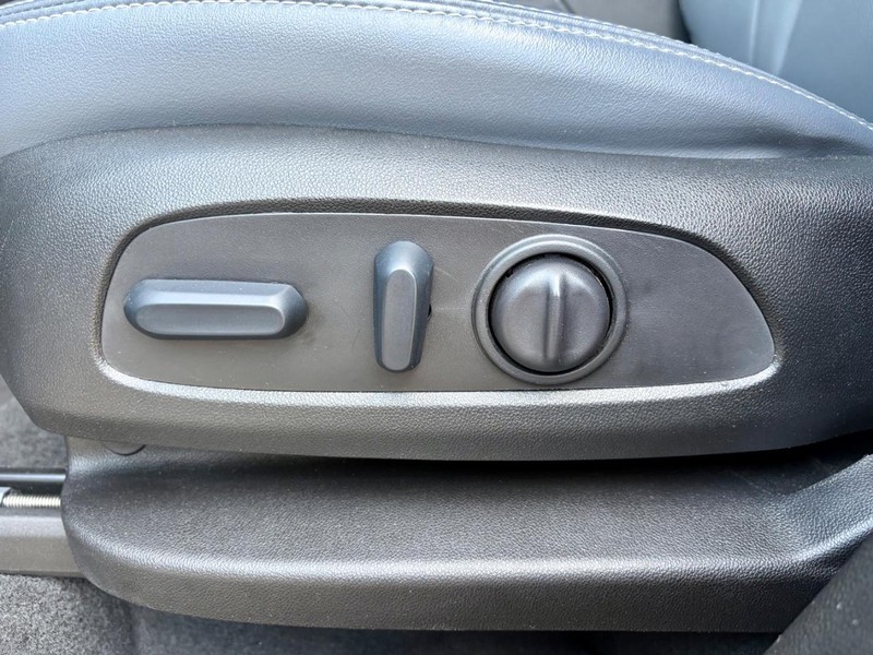 Buick Enclave Vehicle Full-screen Gallery Image 31