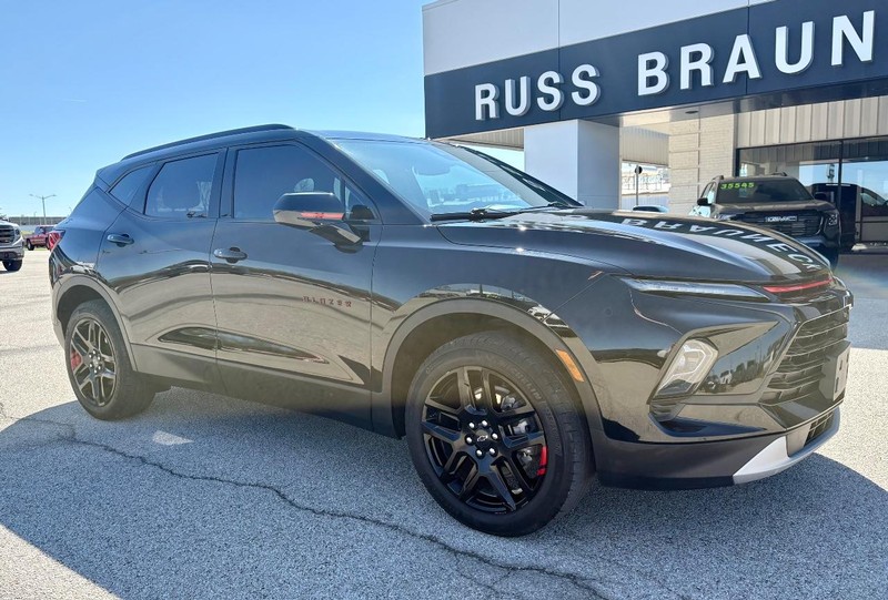 Chevrolet Blazer Vehicle Full-screen Gallery Image 02