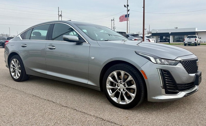 Cadillac CT5 Vehicle Full-screen Gallery Image 02