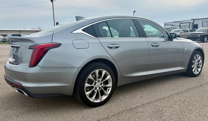 Cadillac CT5 Vehicle Full-screen Gallery Image 03