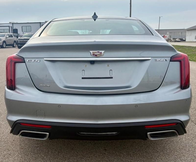 Cadillac CT5 Vehicle Full-screen Gallery Image 04