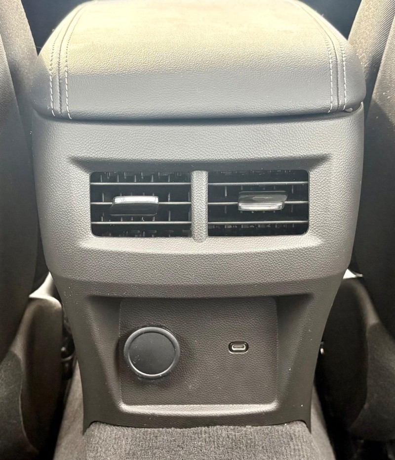 Cadillac CT5 Vehicle Full-screen Gallery Image 12