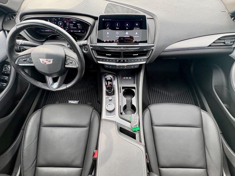 Cadillac CT5 Vehicle Full-screen Gallery Image 13