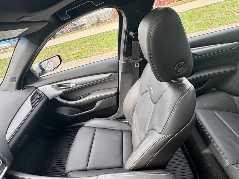 Cadillac CT5 Vehicle Full-screen Gallery Image 15