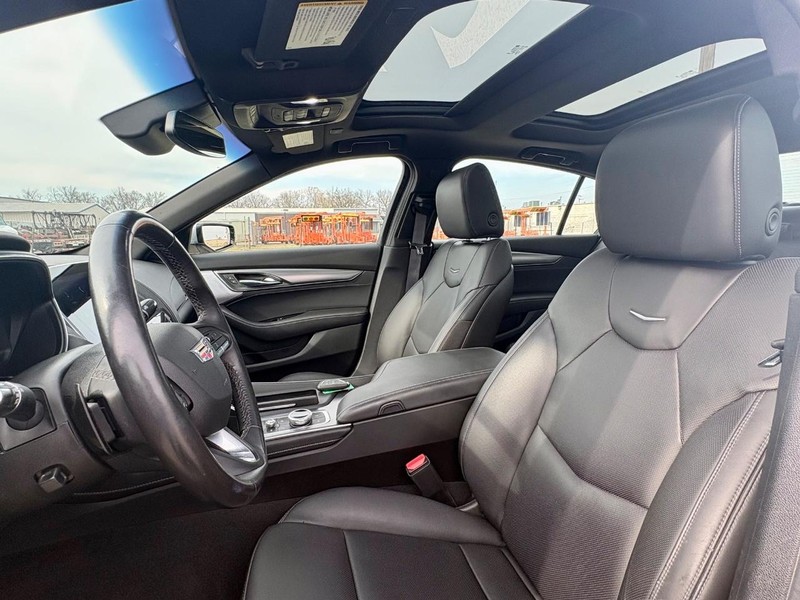 Cadillac CT5 Vehicle Full-screen Gallery Image 31