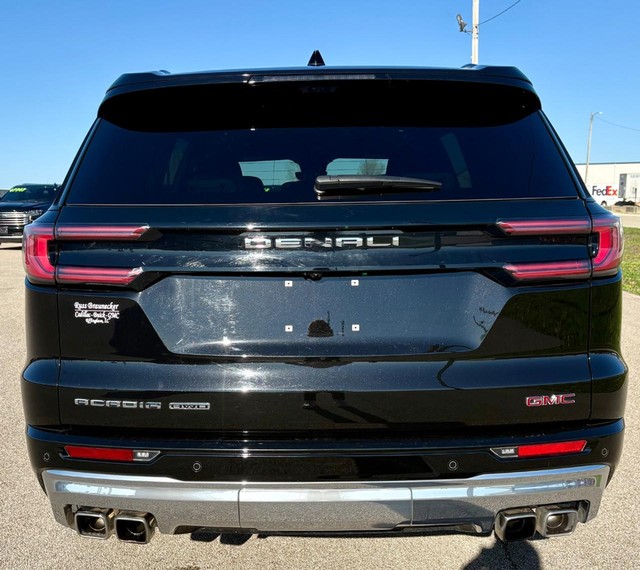 2024 GMC Acadia Denali thumbnail image 04