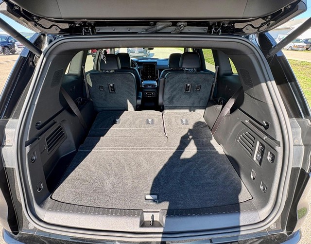 2024 GMC Acadia Denali thumbnail image 05