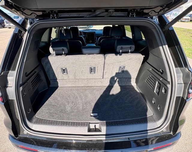 2024 GMC Acadia Denali thumbnail image 06