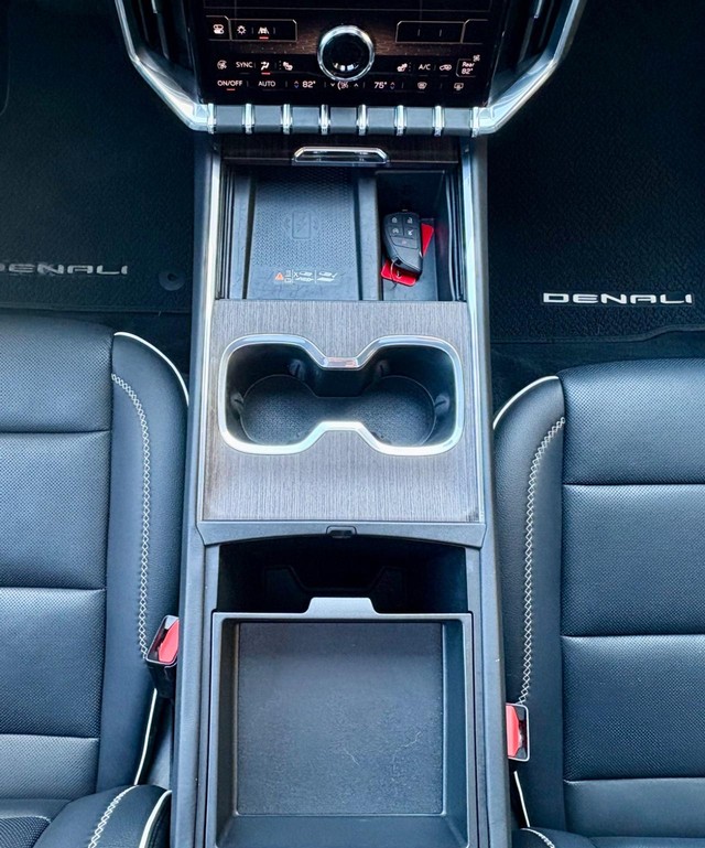 2024 GMC Acadia Denali thumbnail image 17